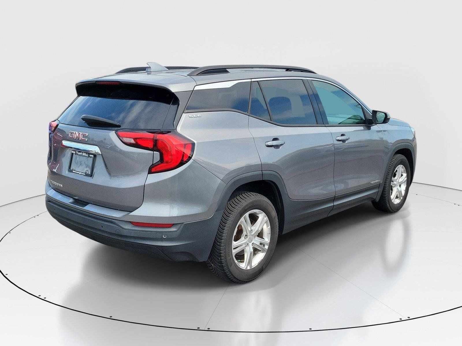 Used 2018 GMC Terrain SLE w/ Driver Convenience Package FWD image 4