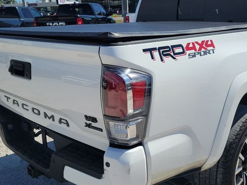 Used 2022 Toyota Tacoma TRD Sport w/ Technology Package AWD/4WD image 11