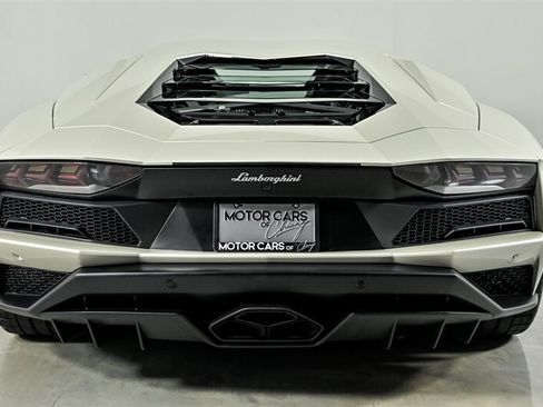 Used 2017 Lamborghini Aventador S AWD/4WD image 8