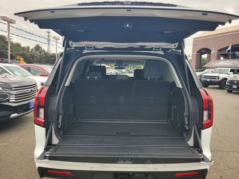Certified 2025 Ford Expedition Active AWD/4WD image 8