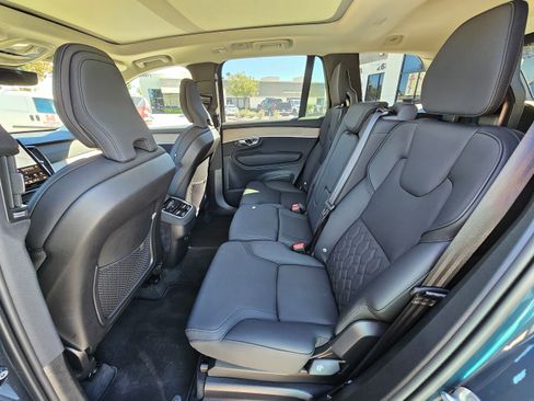 Used 2025 Volvo XC90 B6 Plus image 21