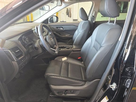 Used 2023 Nissan Rogue SV w/ SV Premium B Package AWD/4WD image 8