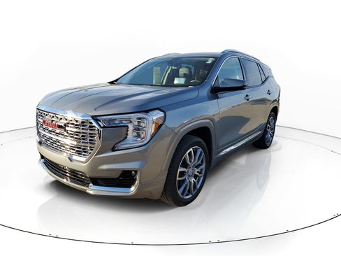 Used 2023 GMC Terrain Denali image 2