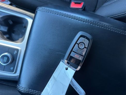 Used 2023 Ford Explorer XLT image 33