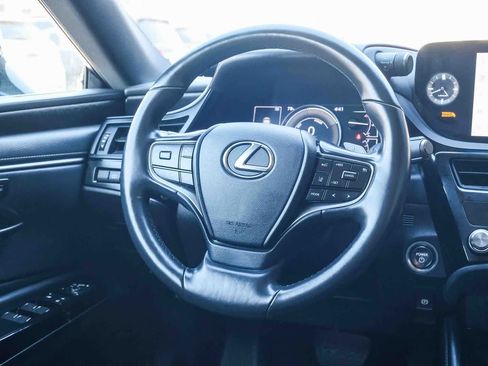 Used 2025 Lexus ES 300h w/ Premium Package FWD image 17