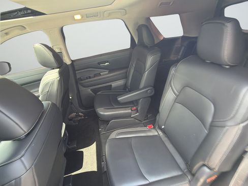 Certified 2025 Nissan Pathfinder SL w/ SL Premium Package FWD image 34