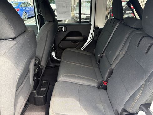 Used 2024 Jeep Wrangler Unlimited Sahara AWD/4WD image 17