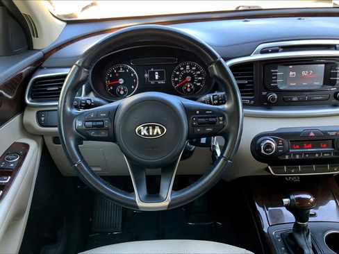 Used 2016 Kia Sorento EX image 6