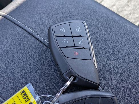 Used 2025 Chevrolet Traverse LT FWD image 27
