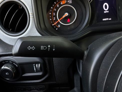 Used 2025 Jeep Wrangler Unlimited Sport AWD/4WD image 33