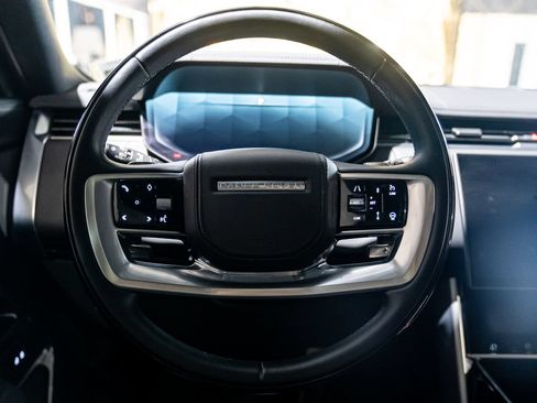 Used 2025 Land Rover Range Rover SE AWD/4WD image 18
