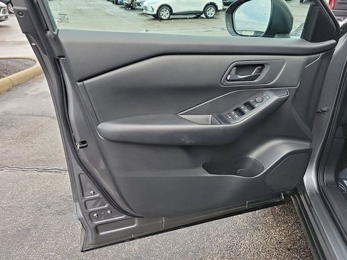 Used 2024 Nissan Rogue S image 18