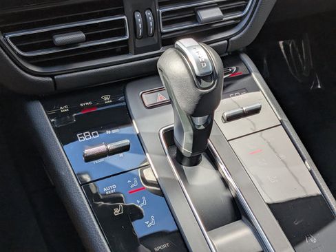 Certified 2023 Porsche Macan image 21