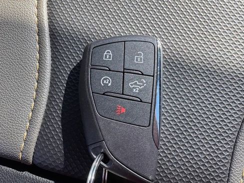 Used 2024 Chevrolet Silverado 2500 ZR2 w/ Technology Package image 32