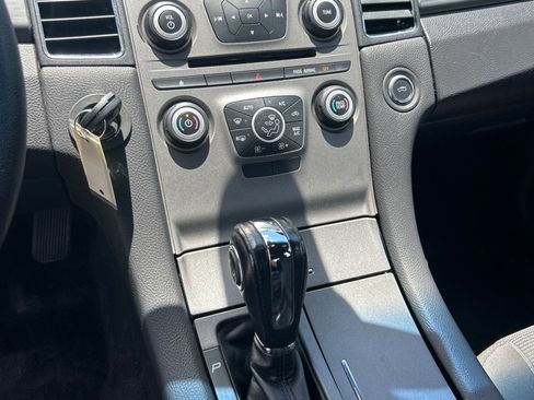 Used 2016 Ford Taurus SEL FWD image 11