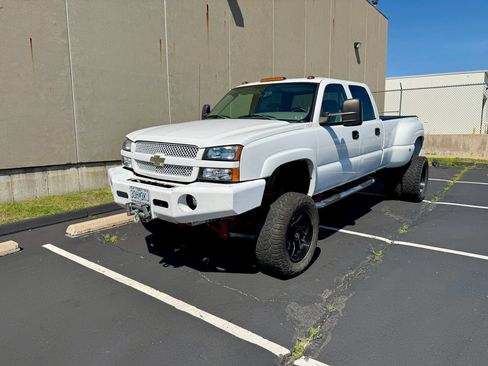 Used 2004 Chevrolet Silverado 3500 4x4 Crew Cab w/ Heavy-Duty Power Package image 11