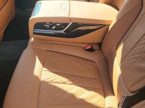 Used 2022 BMW 750i xDrive w/ Executive Package image 19