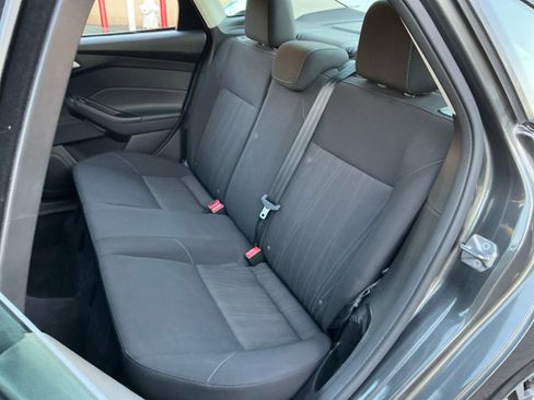 Used 2018 Ford Focus SE w/ SE Appearance Package image 20