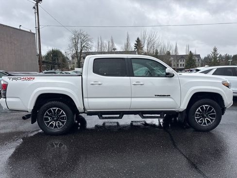 Used 2020 Toyota Tacoma TRD Sport AWD/4WD image 8