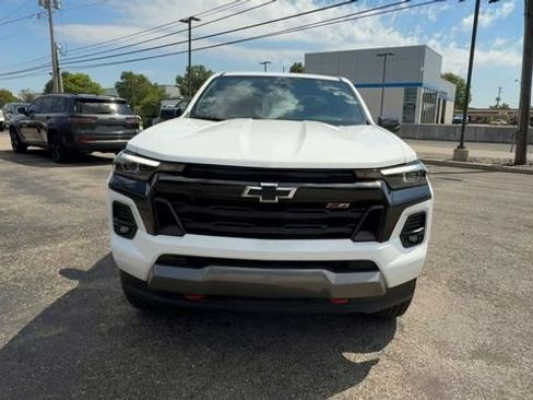 Used 2024 Chevrolet Colorado Z71 w/ Z71 Convenience Package 2 AWD/4WD image 3