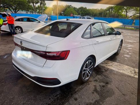 Used 2025 Volkswagen Jetta Sport image 2