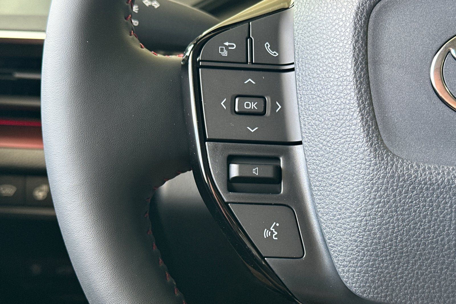 New 2027 Toyota Prius Plug-In Hybrid w/ Limited Premium Package FWD image 27