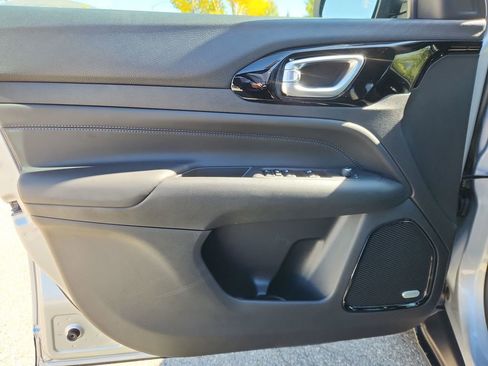 Used 2026 Jeep Compass Limited w/ Sun, Sound & Navigation Group image 11