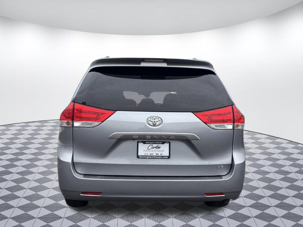 Used 2013 Toyota Sienna LE w/ Towing Pkg FWD image 6