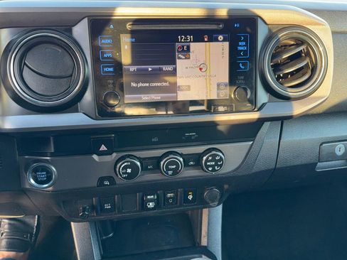 Used 2019 Toyota Tacoma TRD Sport image 22