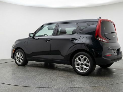 Used 2025 Kia Soul LX w/ LX Technology Package FWD image 6
