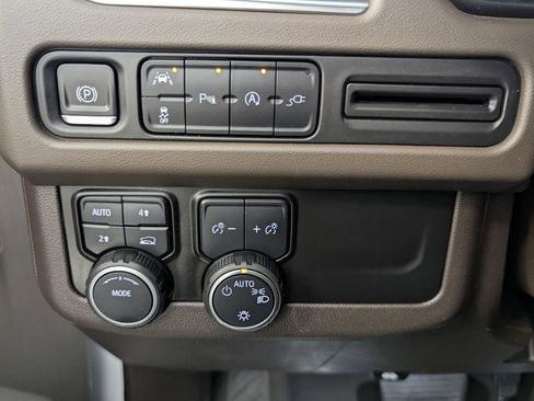 Used 2022 Chevrolet Suburban LT AWD/4WD image 13