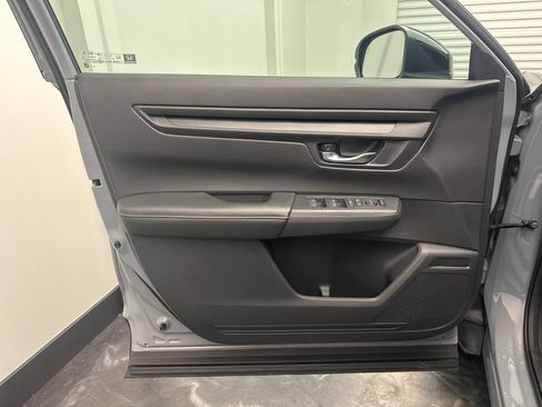 Used 2025 Honda CR-V Sport image 16