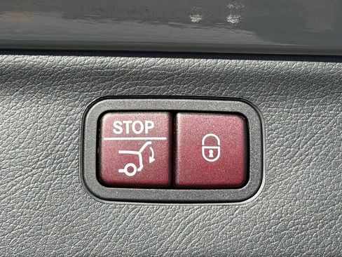 Used 2023 Mercedes-Benz EQS 580 4MATIC SUV image 14