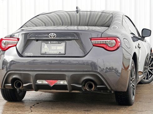 Used 2017 Toyota 86 image 4