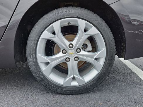 Used 2017 Chevrolet Cruze Premier FWD image 32