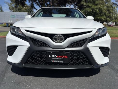 Used 2019 Toyota Camry SE w/ Convenience Package FWD image 3