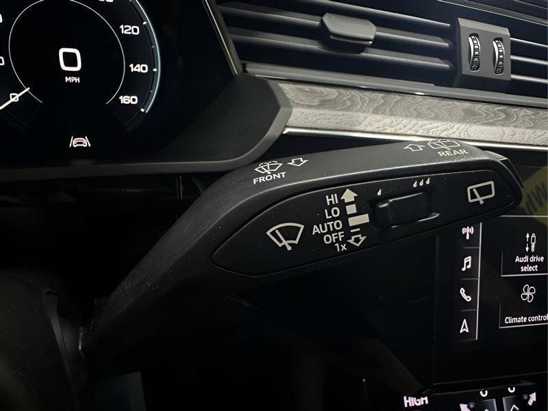 Used 2019 Audi e-tron Prestige w/ Prestige Package AWD/4WD image 21