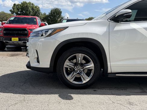 Used 2018 Toyota Highlander Limited Platinum FWD image 10