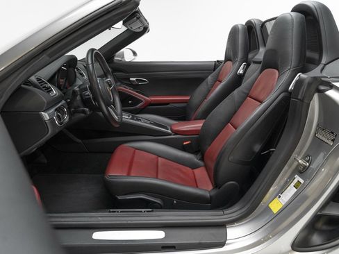 Used 2018 Porsche 718 Boxster image 18