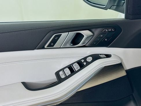 Used 2024 BMW X7 xDrive40i w/ Parking Assistance Package image 18