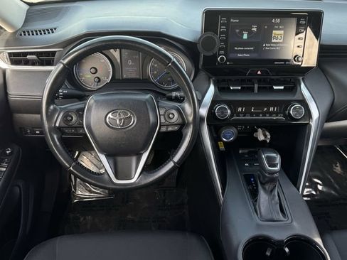 Used 2022 Toyota Venza LE image 9