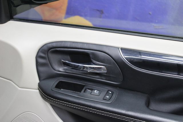Used 2019 Dodge Grand Caravan SXT FWD image 9