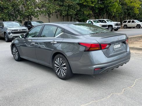 Used 2025 Nissan Altima 2.5 SV FWD image 5
