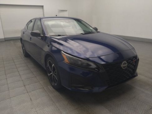 Used 2024 Nissan Altima 2.5 SR FWD image 13