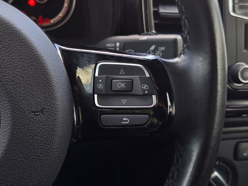 Used 2018 Volkswagen Beetle 2.0T S FWD image 19