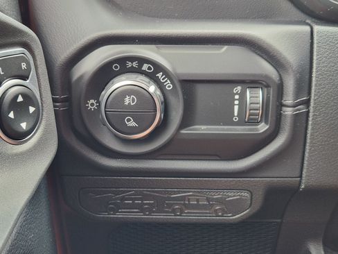 Used 2025 Jeep Gladiator Sport AWD/4WD image 31