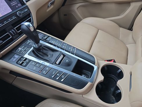 Used 2019 Porsche Macan image 25