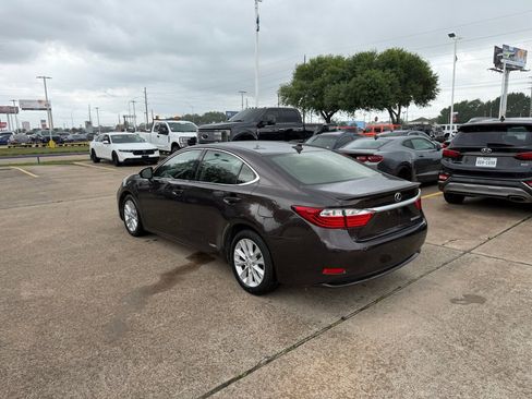 Used 2013 Lexus ES 300h w/ Luxury Pkg image 10