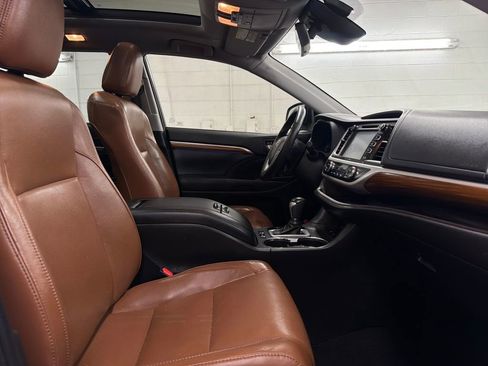 Used 2019 Toyota Highlander Limited Platinum image 29