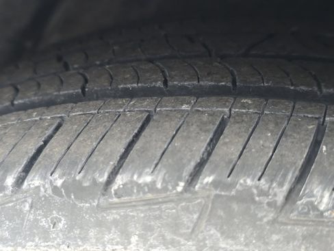 Used 2014 Toyota Camry LE image 11